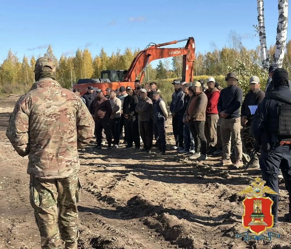 В коттеджном поселке Конаковского округа полицейские провели массовую проверку соблюдения миграционного законодательства В коттеджном поселке Конаковского округа полицейские провели массовую проверку соблюдения миграционного законодательства