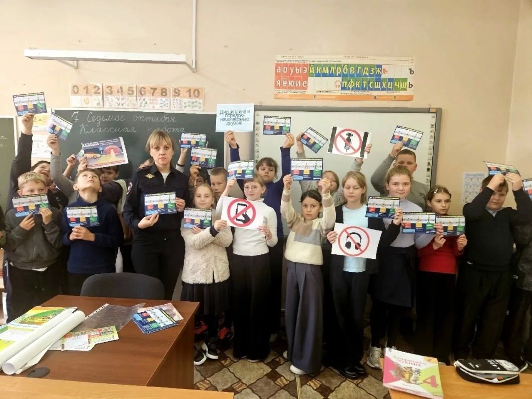 Сотрудники Западнодвинской Госавтоинспекции провели для школьников урок безопасности «Передвигайся ответственно»