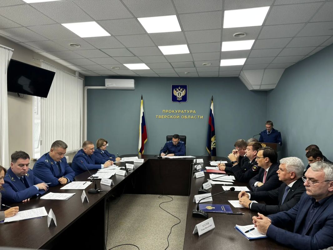 В прокуратуре Тверской области под председательством прокурора региона Дениса Назаренко состоялось межведомственное совещание руководителей правоохранительных органов, на котором рассмотрены актуальные вопросы... В прокуратуре Тверской области под председательством прокурора региона Дениса Назаренко состоялось межведомственное совещание руководителей правоохранительных органов, на котором рассмотрены актуальные вопросы...