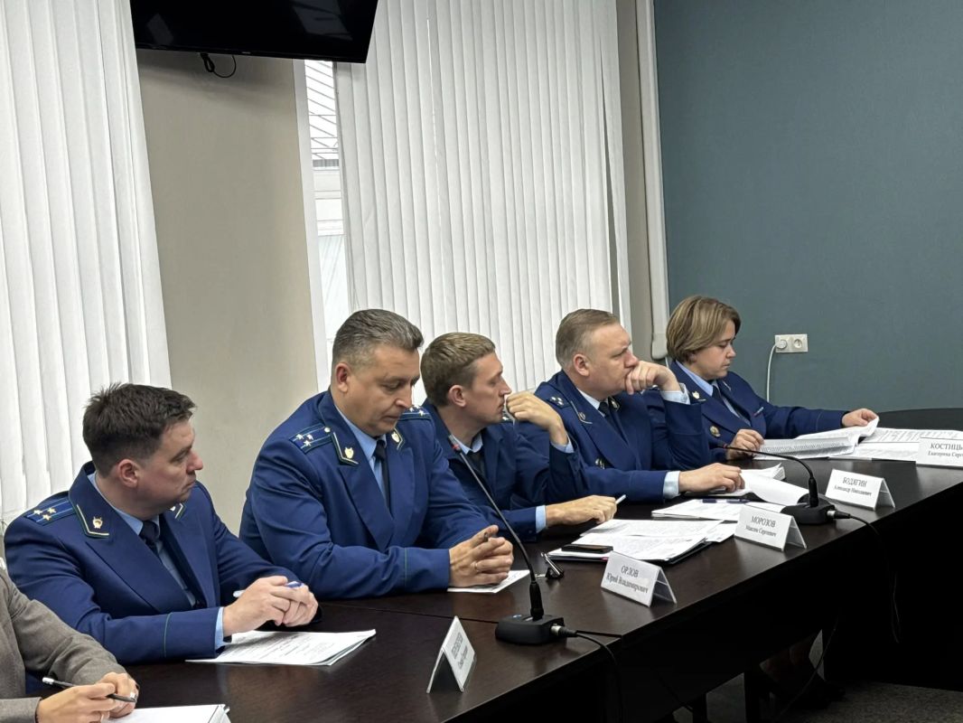 В прокуратуре Тверской области под председательством прокурора региона Дениса Назаренко состоялось межведомственное совещание руководителей правоохранительных органов, на котором рассмотрены актуальные вопросы... В прокуратуре Тверской области под председательством прокурора региона Дениса Назаренко состоялось межведомственное совещание руководителей правоохранительных органов, на котором рассмотрены актуальные вопросы...