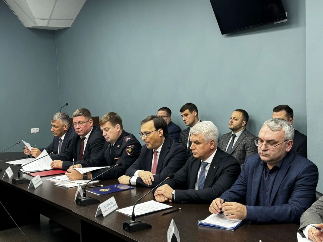 В прокуратуре Тверской области под председательством прокурора региона Дениса Назаренко состоялось межведомственное совещание руководителей правоохранительных органов, на котором рассмотрены актуальные вопросы... В прокуратуре Тверской области под председательством прокурора региона Дениса Назаренко состоялось межведомственное совещание руководителей правоохранительных органов, на котором рассмотрены актуальные вопросы...