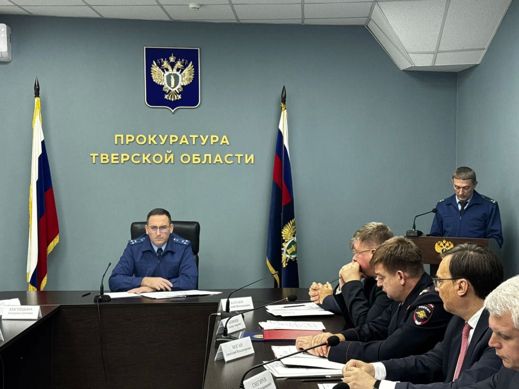 В прокуратуре Тверской области под председательством прокурора региона Дениса Назаренко состоялось межведомственное совещание руководителей правоохранительных органов, на котором рассмотрены актуальные вопросы...