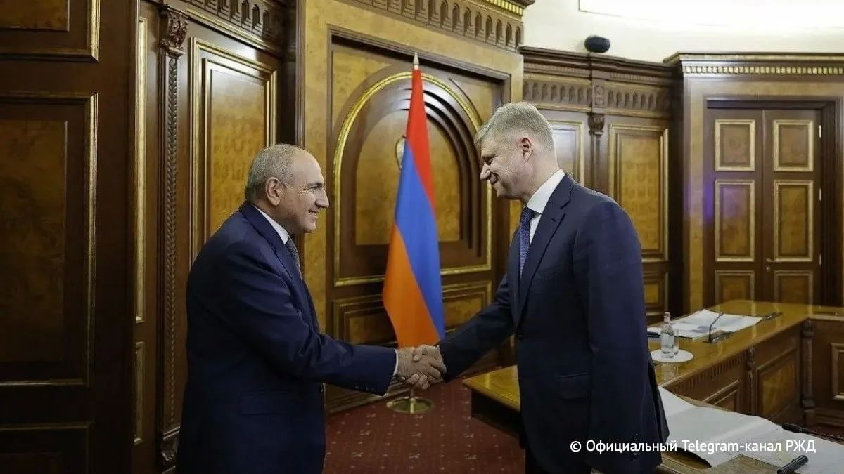 Глава РЖД Белозеров провел встречу с Пашиняном