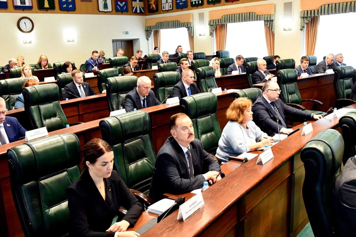 Валентина Дронова приняла участие в работе Законодательного Собрания региона Валентина Дронова приняла участие в работе Законодательного Собрания региона
