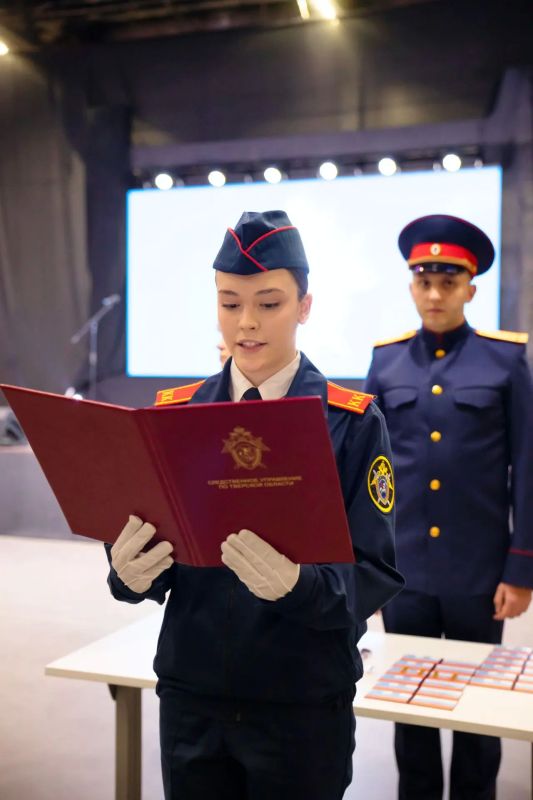 Сегодня состоялась торжественная церемония принятия присяги кадетами специализированных профильных классов Следственного комитета Российской Федерации Сегодня состоялась торжественная церемония принятия присяги кадетами специализированных профильных классов Следственного комитета Российской Федерации