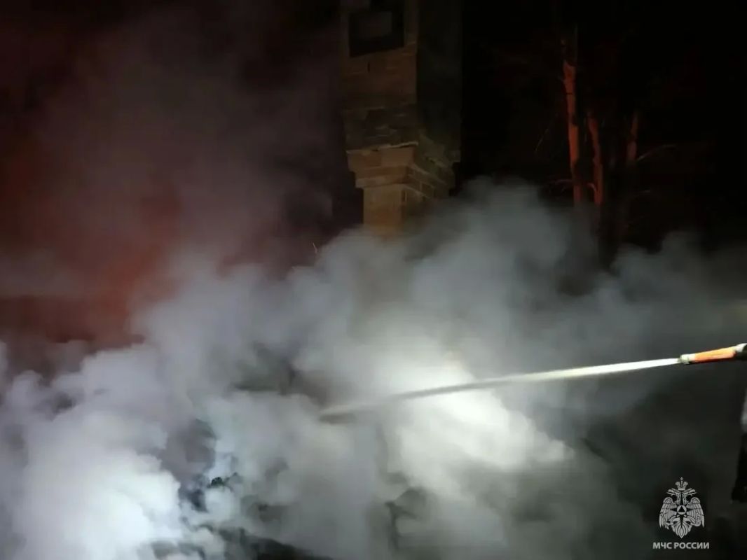 Гибель на пожаре. Вчера вечером поступило сообщение о пожаре в жилом доме в деревне Красный Холм Зубцовского МО. Незамедлительно к месту были направлены подразделения 71, 31 ПСЧ и ДПК «Белавино-Спас» Гибель на пожаре. Вчера вечером поступило сообщение о пожаре в жилом доме в деревне Красный Холм Зубцовского МО. Незамедлительно к месту были направлены подразделения 71, 31 ПСЧ и ДПК «Белавино-Спас»