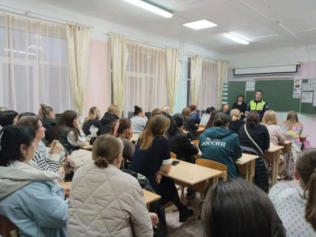 Торжокские автоинспекторы приняли участие в общешкольных родительских собраниях