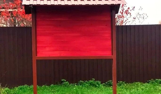 В Калининском округе устанавливают новые информационные щиты