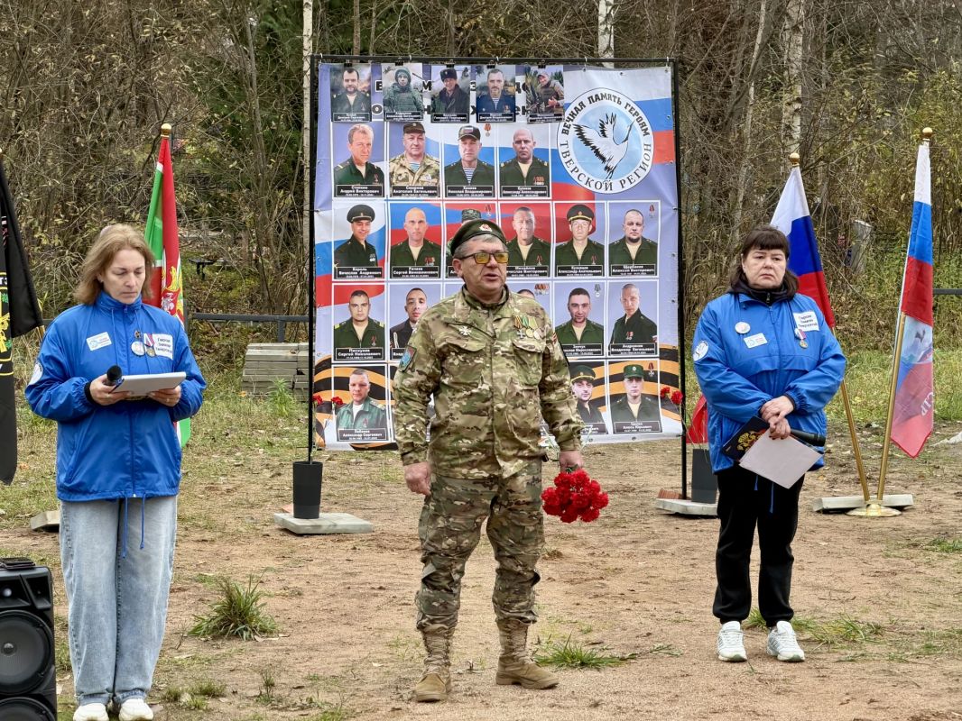 18 октября на Аллее Славы в городе Осташкове состоялась церемония открытия памятников участникам специальной военной операции, отдавшим свои жизни при исполнении воинского долга 18 октября на Аллее Славы в городе Осташкове состоялась церемония открытия памятников участникам специальной военной операции, отдавшим свои жизни при исполнении воинского долга