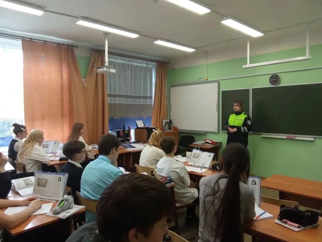 Сотрудники Госавтоинспекции проводят «минутки-безопасности» в школах