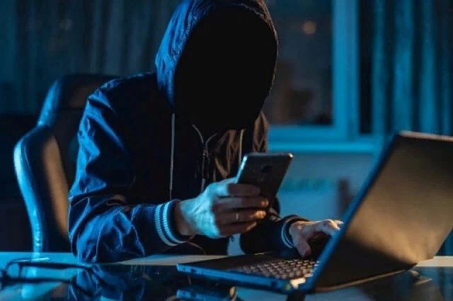 Внимание, мошенники: «домофонная служба» выманила у пенсионерки в Твери почти миллион рублей