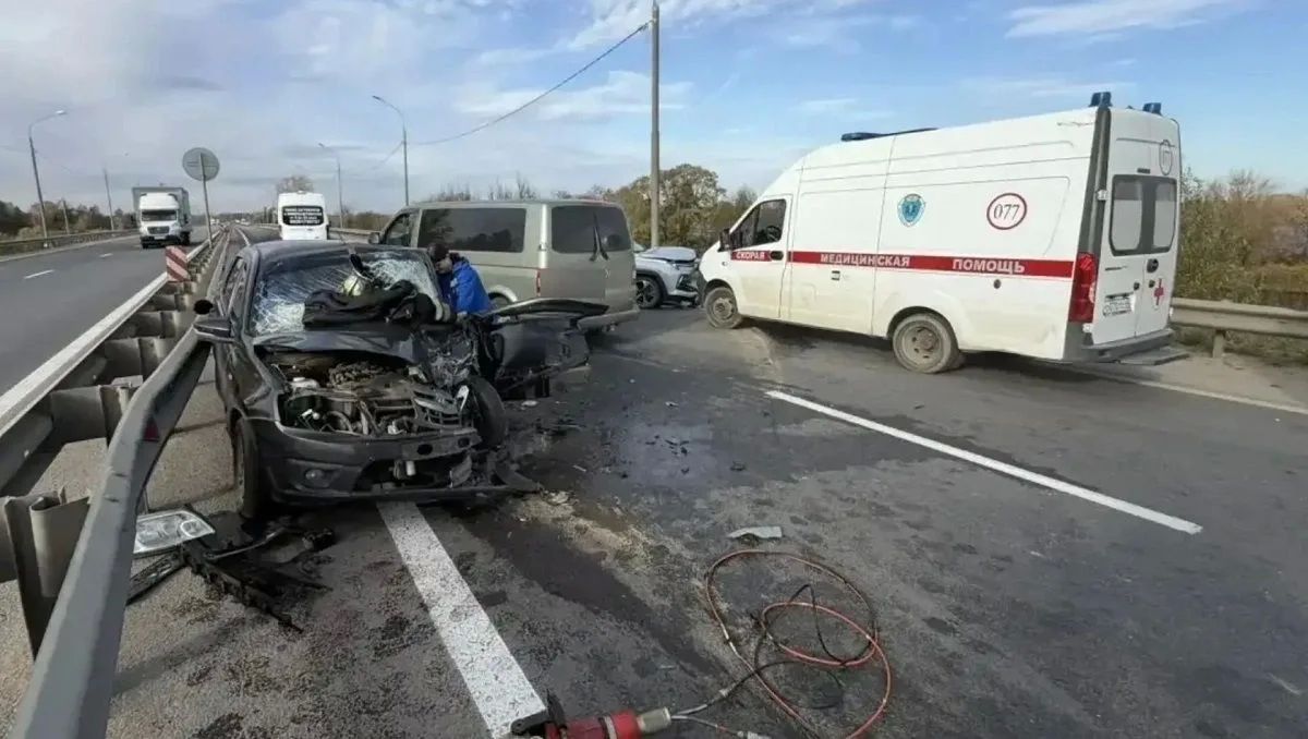 МЧС: В Тверской области в ДТП пострадали 14 человек, включая двоих детей