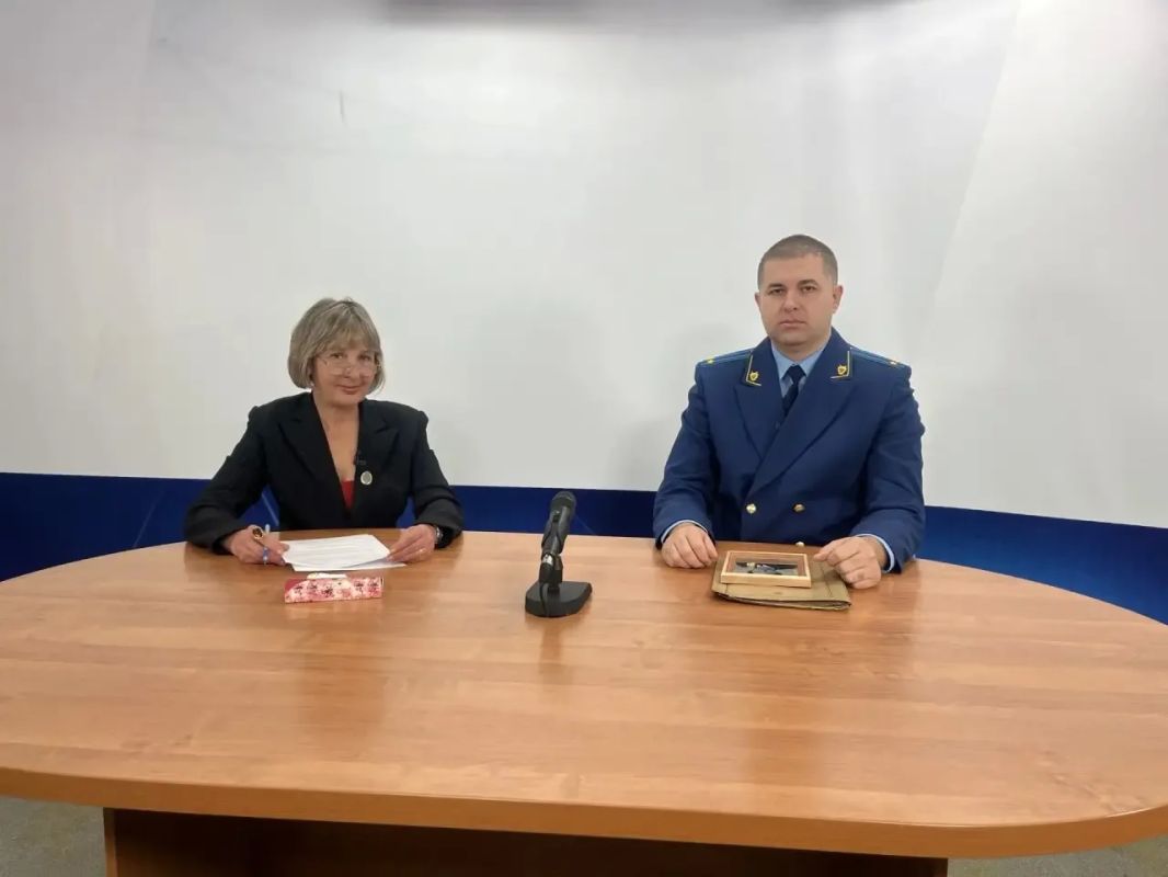 Сегодня в программе «Тема дня» на телеканале «Тверской проспект» ведущая Ирина Чикунова и прокурор Сонковского района Дмитрий Жигалов обсудили, как прокуратура защищает права и законные интересы участников специальной...