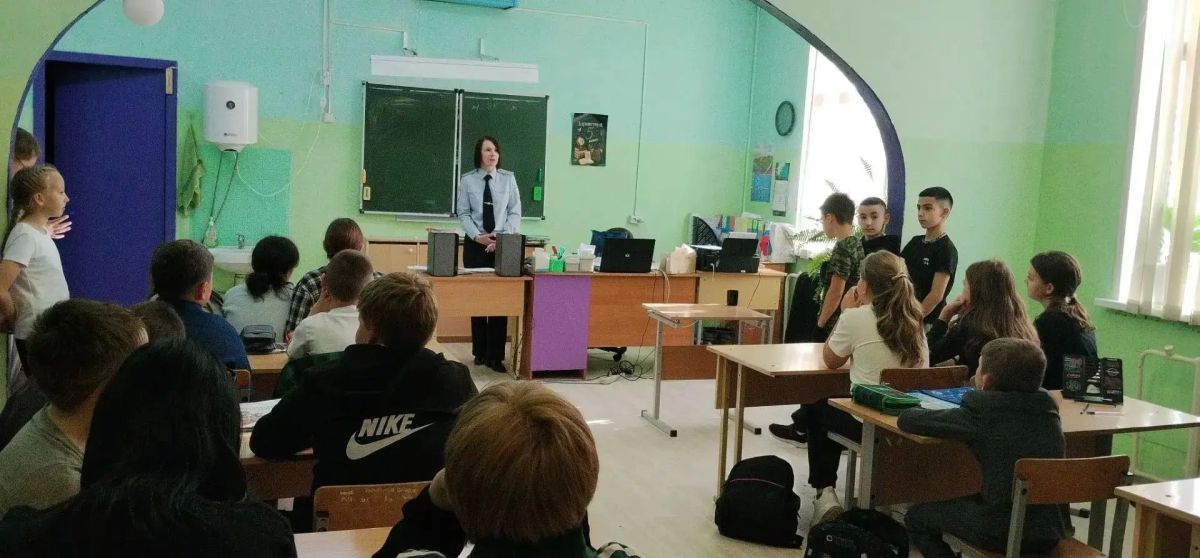 В Вышневолоцком округе школьникам напомнили о безопасности на дорогах в осенне-зимний период