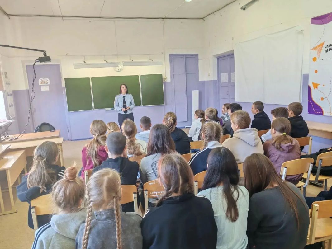 В Вышневолоцком округе школьникам напомнили о безопасности на дорогах в осенне-зимний период В Вышневолоцком округе школьникам напомнили о безопасности на дорогах в осенне-зимний период