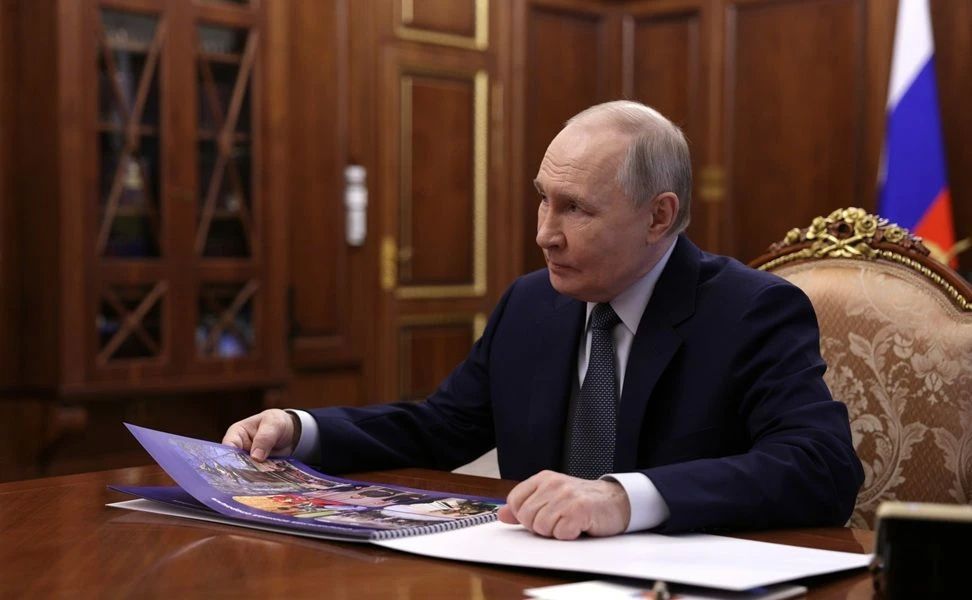 Владимир Путин дал ряд поручений для усиления поддержки семей с детьми