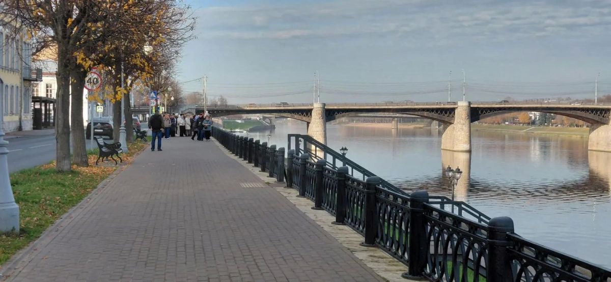 Туристы теплохода премиум-класса любовались красотой золотой осени в Твери Туристы теплохода премиум-класса любовались красотой золотой осени в Твери