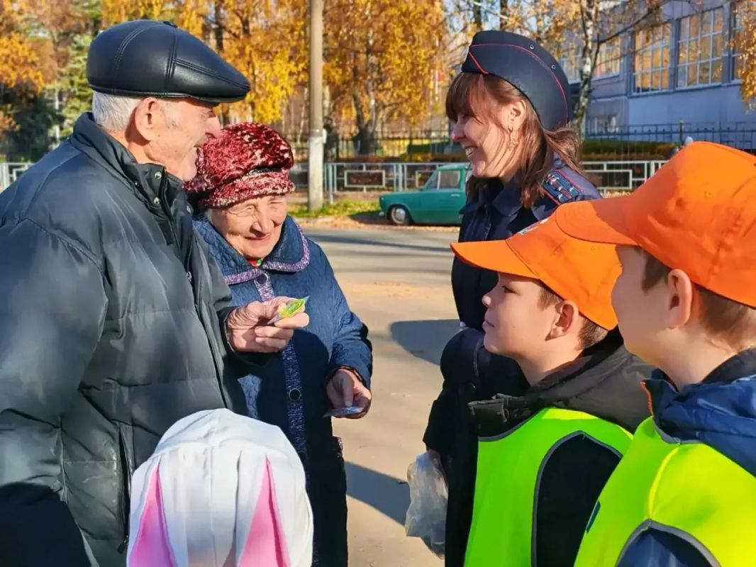 В Твери прошла акция «С заботой о Вас» для бабушек и дедушек В Твери прошла акция «С заботой о Вас» для бабушек и дедушек