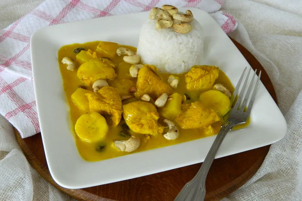 Восточные вкусы на вашем столе: как приготовить экзотическое куриное карри с фруктами