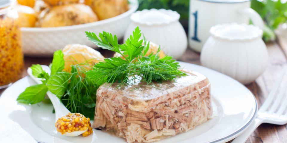 Холодец: вкусно, но опасно
