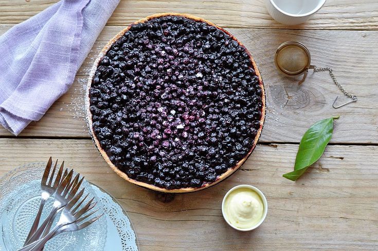 Натуральный вкус лета: пирог с черной смородиной на каждый день
