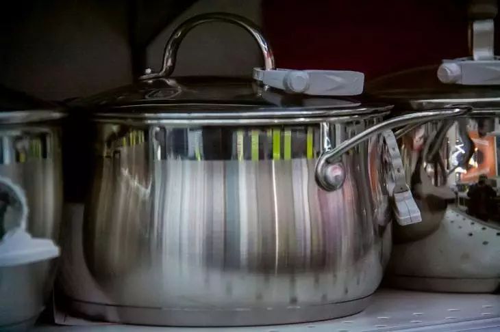 Эффективно ли мыть посуду мылом для рук: стоит ли рисковать ради удобства