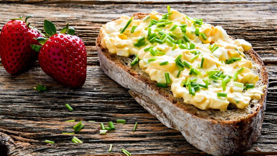 Не придется стоять у плиты по утрам: вкусный завтрак приготовите с вечера за три минуты