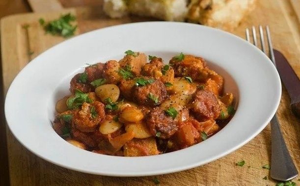 Нежная свинина в сметанном соусе: просто, вкусно и полезно