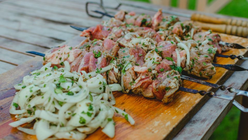 Сколько лука нужно класть в шашлык? Найдена идеальная пропорция