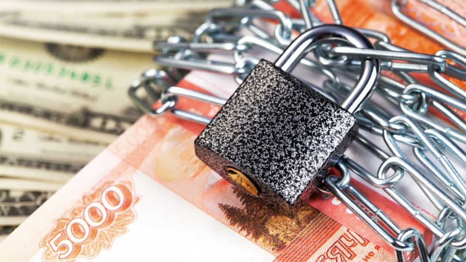 Почему заморозка средств в банках стала нормой: разоблачаем пагубные тенденции