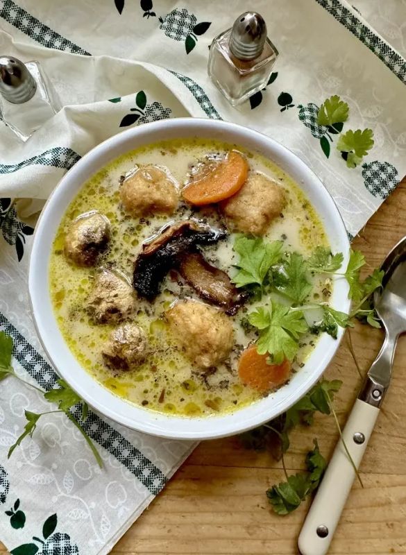 Согревающий осенний сливочно-грибной суп с фрикадельками