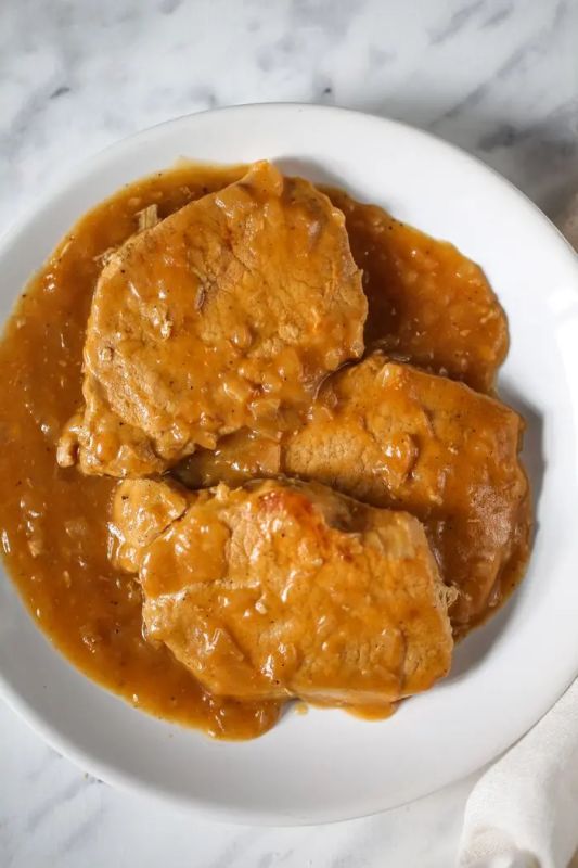 Мягкая свиная корейка в собственном соку