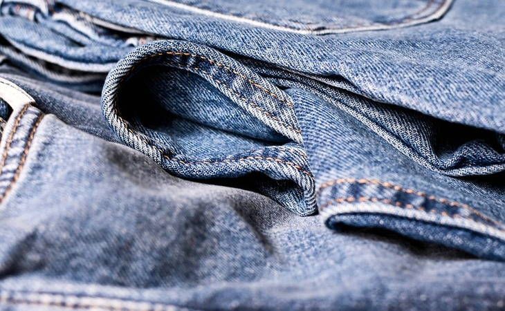 Зачем хитрые хозяйки кладут джинсы в морозилку: теперь и вы узнаете
