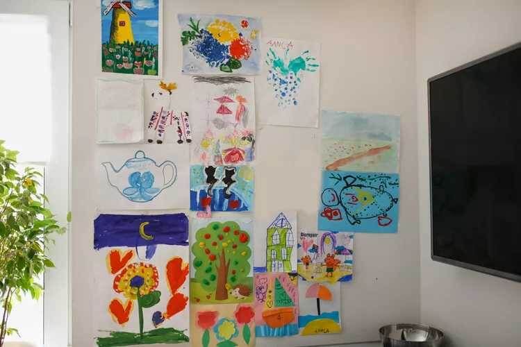 Как расхламление становится эмоциональным испытанием: отпускание вещей с историей