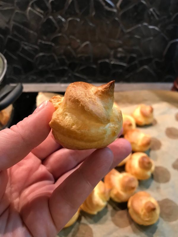 Как заварные профитроли могут стать изюминкой вашего новогоднего стола