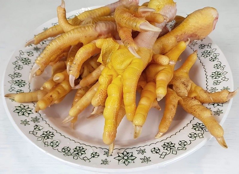 Как куриные лапы и петушиные гребешки помогают сохранить молодость