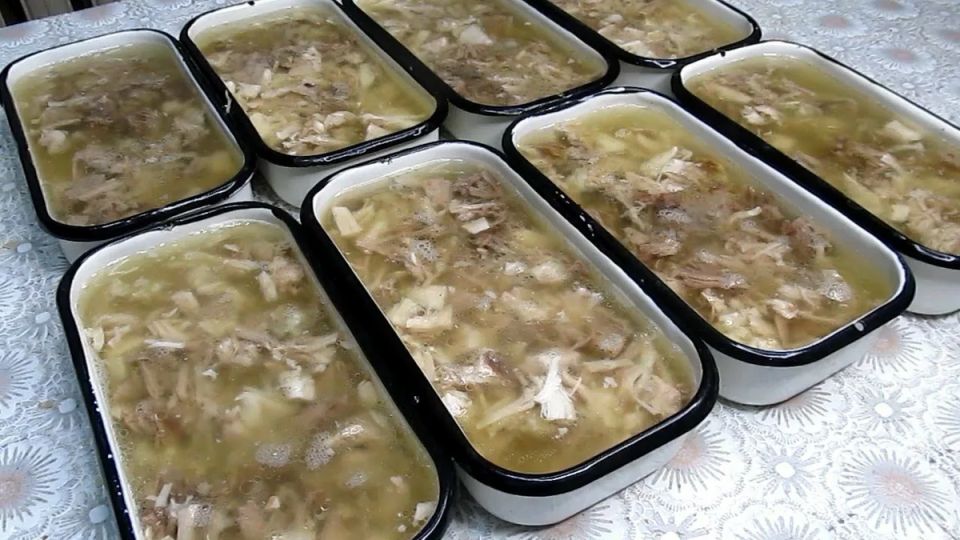 Холодец и здоровье: развенчиваем мифы о его пользе для желудка