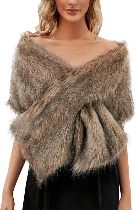 Как носить меховой шарф: 7 идей, чтобы выглядеть тепло и по?звёздному